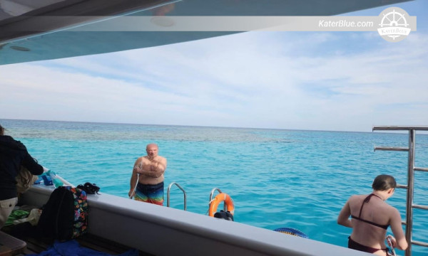 VIP denní plavba s kapitánem a obědem formou bufetu s grilem – Hurghada, Egypt