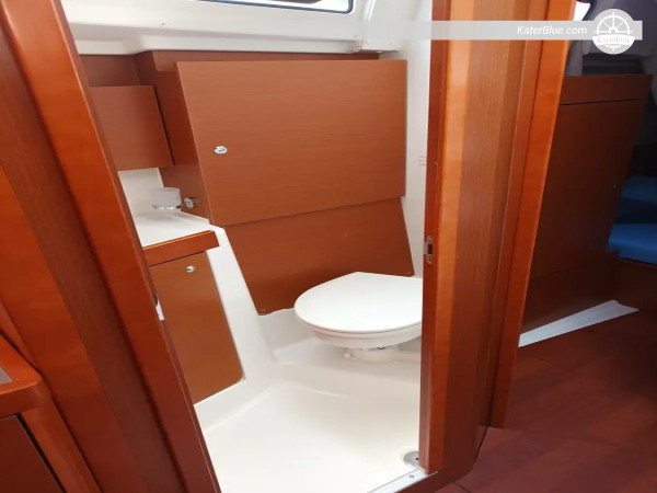 Beneteau Oceanis 38 (2016) – 11,5m sejlbåd med 3 kahytter til salg i Italien