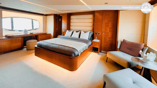 Vier uur durende luxe jachtcruise met schipper vanuit de haven van Dubai aan boord van de 33,5 meter lange Majesty – Marina, Atlantis & Burj Al Arab