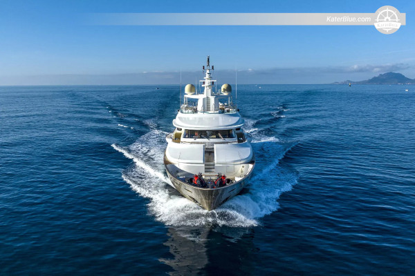 4 uur durende privé-dagcharter aan boord van het 150ft superjacht CRN vanuit de haven van Dubai – Atlantis, Ain Dubai & Burj Al Arab