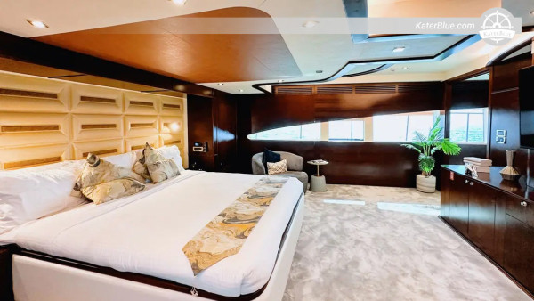 6 uur durende privécharter van een superjacht vanuit de haven van Dubai aan boord van de 140ft Majesty – Atlantis, Burj Al Arab & Bvlgari Bay