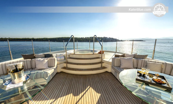 6 uur durende chartertocht met schipper aan boord van het 150ft superjacht CRN vanuit de haven van Dubai – Atlantis, Burj Al Arab & Bvlgari Bay
