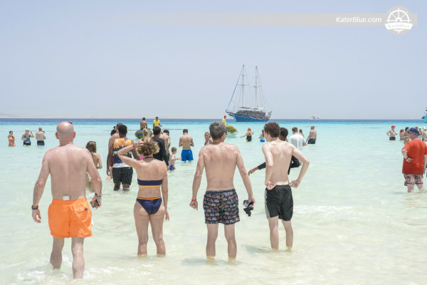 Denní pronájem guletu z Hurghady k útesům Abu Ramada a Turtle Bay – 7hodinová soukromá plavba s průvodcem a šnorchlováním a obědem formou bufetu