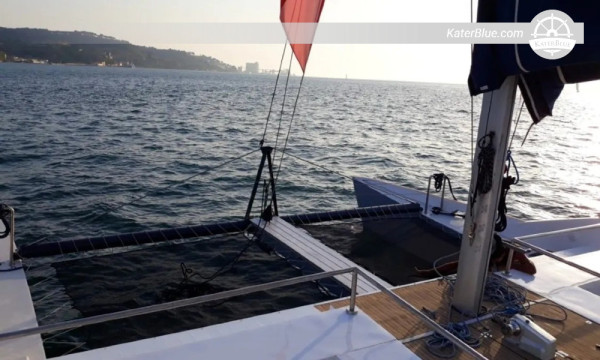 2-timers guidet yachtcharter med skipper på Tagus-floden i Lissabon med vin og vartegn