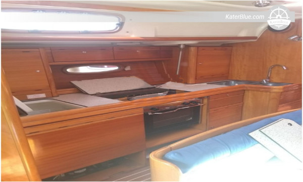 Продается яхта Bavaria 39 Cruiser (2007 г. выпуска) – семейный круизный катер длиной 11,93 м, 3 каюты, цвет Roma.
