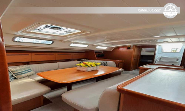 Ugentlig bareboatcharter i Athen på Kykladerne 50.5 - Uafhængig sejlads fra Alimos til Kap Sounio, Kythnos, Serifos, Milos, Polyaigos, Sifnos - 12 gæster, fleksible svømmestop, airconditioneret yacht med generator
