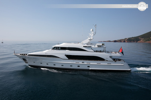 Yate a motor Benetti Custom 35m Classic/115 2004 en venta – 5 camarotes – Nápoles, Italia