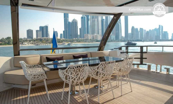 Týdenní pronájem Peri Yachts 37 – panorama Dubaje a útočiště na pobřežních ostrovech