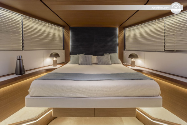 Yate a motor Evo Yachts V8 2025 en venta: 24 m, 4+2 camarotes, Nápoles, Italia