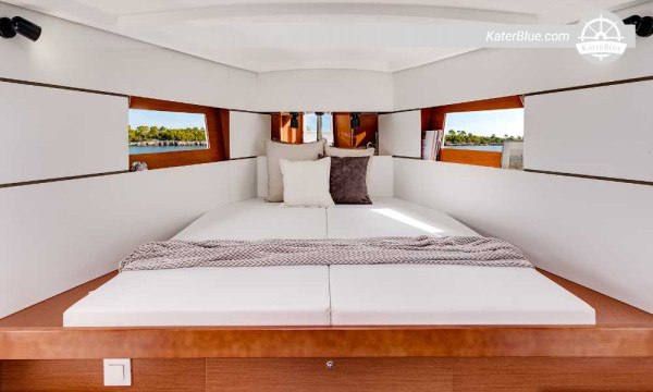 Veckovis bareboatcharter i Aten – Beneteau Oceanis 38 (38 fot, 2014-2015), 3 hytter, 6 gäster - Saroniska bukten via Poros, Dokos, Spetses, Hydra, Moni och Aegina