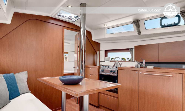 Veckovisa bareboatcharter i Aten – Beneteau Oceanis 38 (38 fot, 2014-2015), 3 hytter, 6 gäster – Kykladernas slinga via Kythnos, Syros, Kea och Kap Sounio
