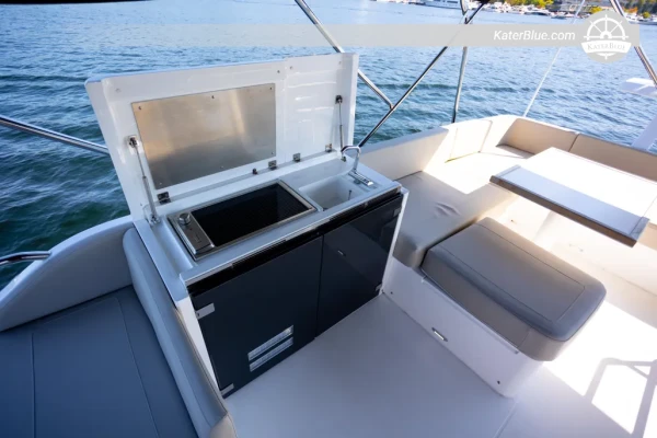 2025 Fairline Squadron 50 15,24m Flybridge, 3 hytter, Twin Volvo IPS650 (960 hk), Williams Jet Tender – Till salu Seattle (Tollbetald)
