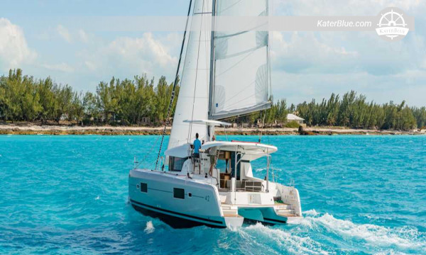 Sewa Bareboat Lagoon 42 Catamaran 7 Hari - Putaran Côte d'Azur dari Saint-Tropez melalui Lérins, Cannes, Antibes & Cap d'Antibes (2022, 4 Kabin, 8 Tamu)
