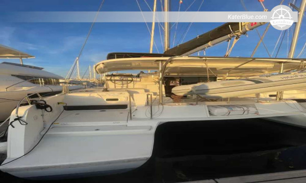 Sewa Kapal Tanpa Awak (Bareboat) 7 Hari di Laguna 42, Rute Saint-Tropez ke Korsika & Bonifacio