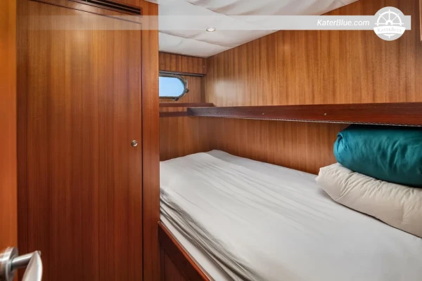 2010 Ocean Alexander 80 Motoryacht 24,38m, 3 hytter med eget badrum + besättning, dubbel CAT C32 3 300 hk – Till salu i Seattle (amerikansk flagga)