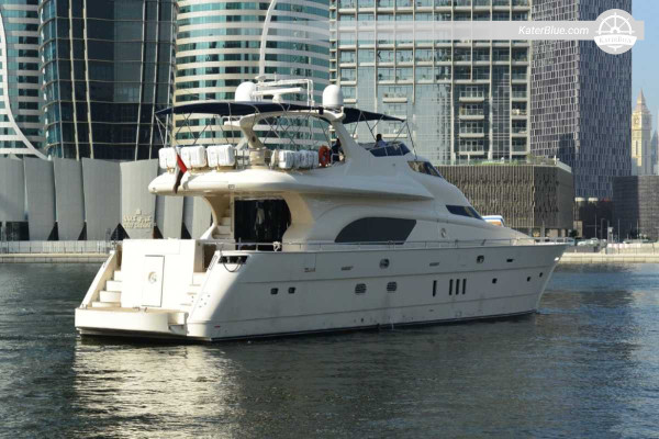 Aluguel de iate de 26 metros com tripulação, com duração de 7 dias, de Abu Dhabi à Marina de Dubai e Palm Jumeirah.