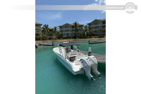 Fusion 31 2022 à vendre – Console centrale de 9,45 m, deux moteurs Yamaha de 300 ch, Martinique