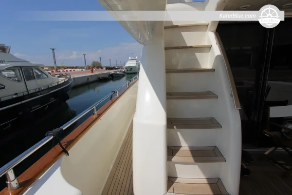 For Sale: 2004 Uniesse 72 21.90m Flybridge Motor Yacht, 4 Cabins + Crew, Athens Greece
