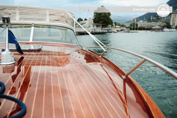Colombo Romance 32 Édition Spéciale 2004 à vendre – Runabout en acajou de 9,72 m, 1 cabine, pavillon suisse, Lugano