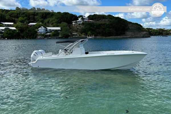 Fusion 31 2022 à vendre – Console centrale de 9,45 m, deux moteurs Yamaha de 300 ch, Martinique
