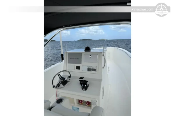 Fusion 31 2022 à vendre – Console centrale de 9,45 m, deux moteurs Yamaha de 300 ch, Martinique
