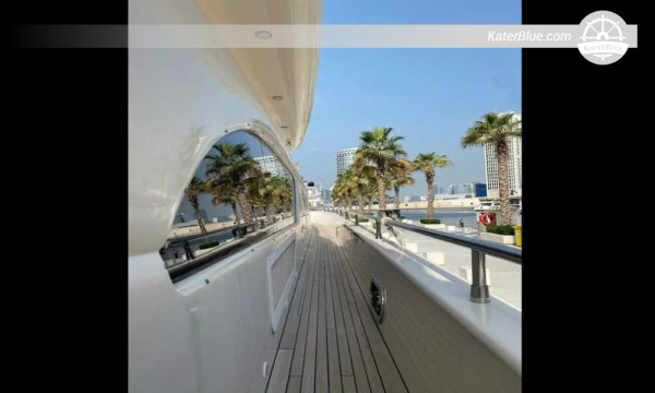 Aluguel de iate de 26 metros com tripulação, com duração de 7 dias, de Abu Dhabi à Marina de Dubai e Palm Jumeirah.