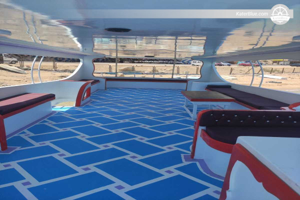 Location de yacht à moteur de luxe avec équipage (10 heures) au départ de Portrait Marina Ain El Sokhna – Croisière côtière en mer Rouge avec baignade, pêche et barbecue pour 11 personnes