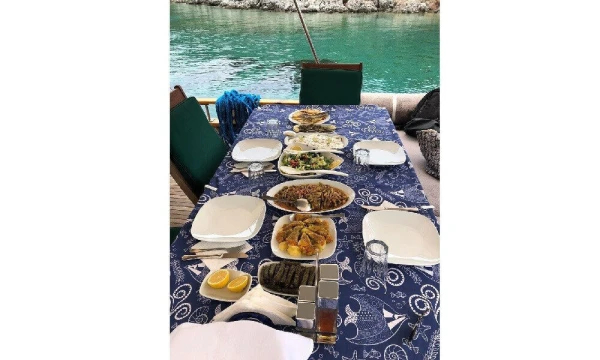 Croisière bleue en goélette traditionnelle en bois à Bodrum/Muğla, Turquie