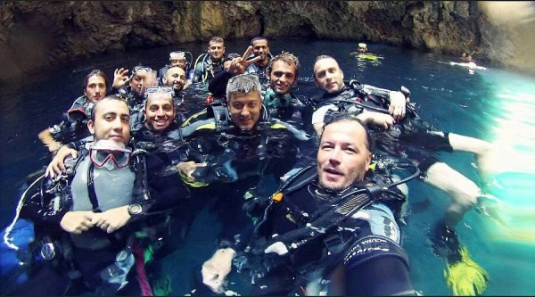 Activité de plongée PADI CMAS pour plongeurs expérimentés à Fethiye, en Turquie
